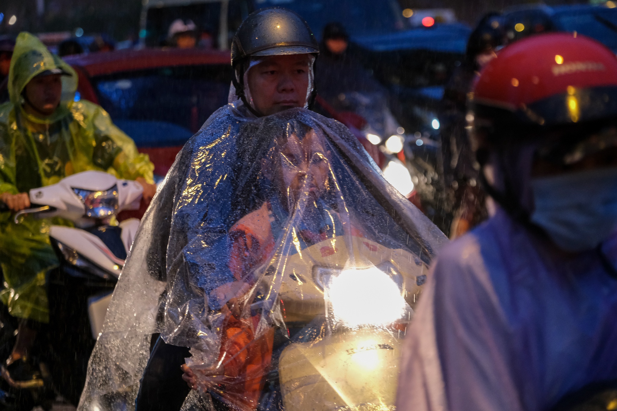 mua lon o Ha Noi giua thang 4 anh 1