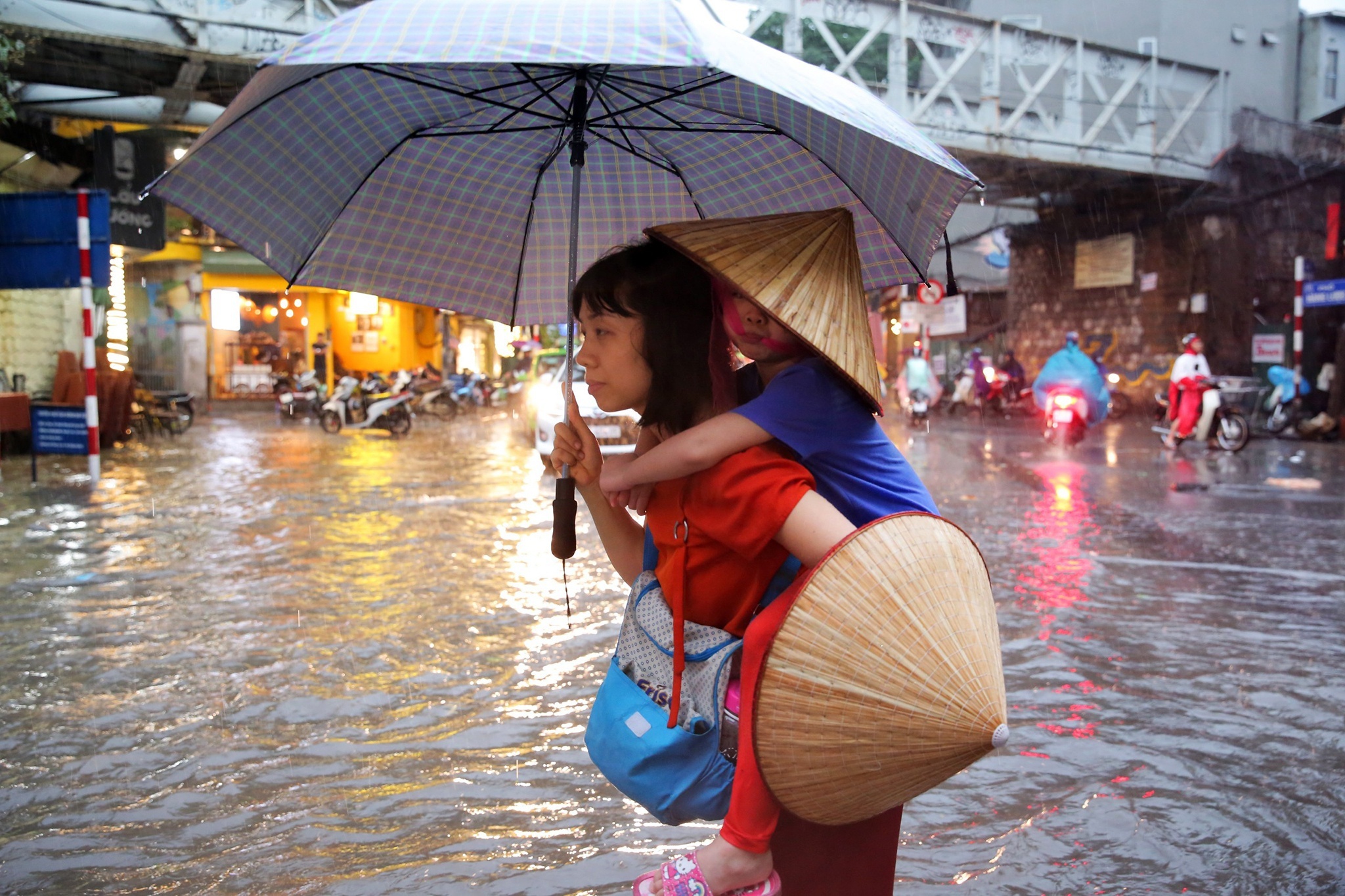 Ha Noi co the mua lon dem nay hinh anh