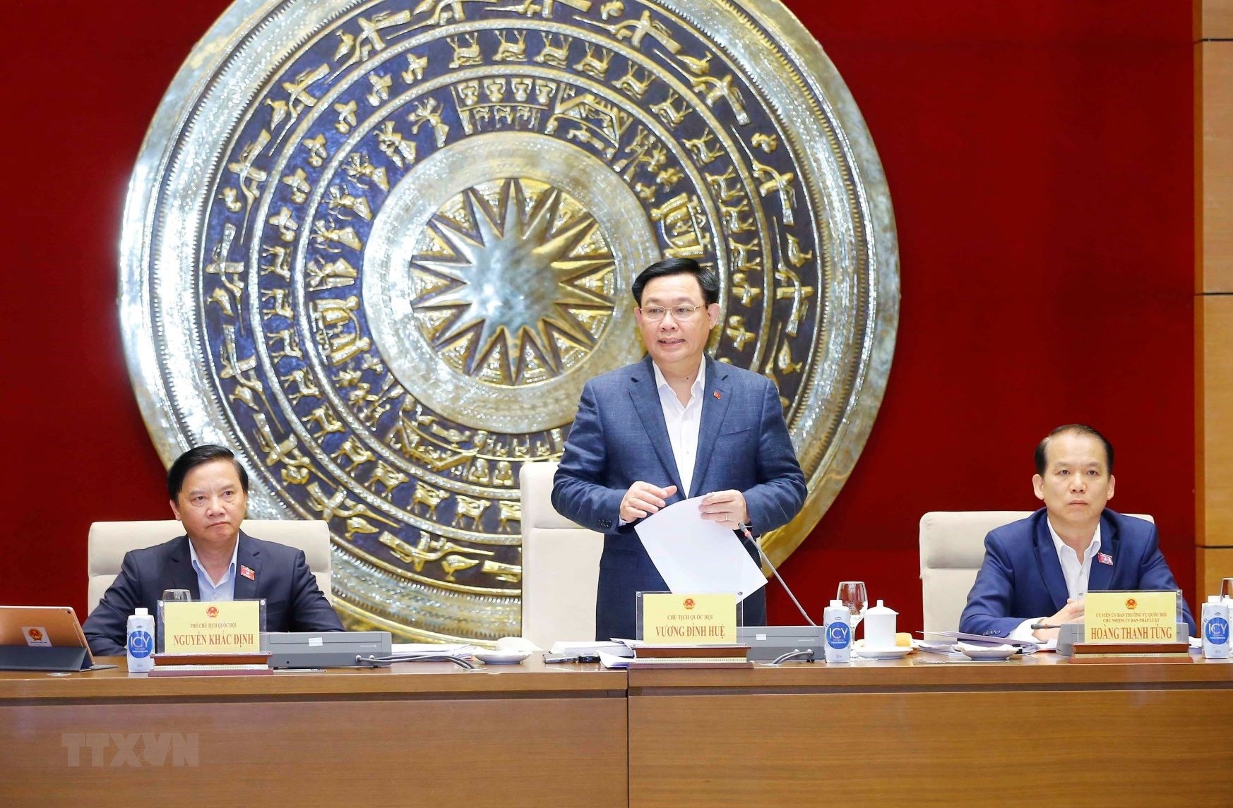 Chu tich Quoc hoi: Siet chat ky luat, ky cuong xay dung phap luat hinh anh