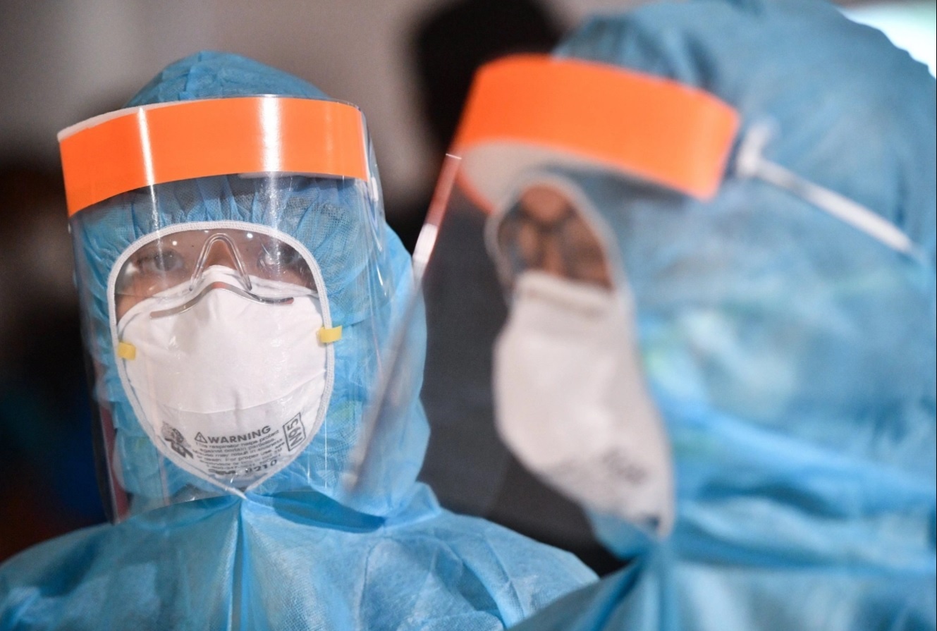 Yen Bai dinh chi giam doc trung tam y te vi pham phong dich Covid-19 hinh anh