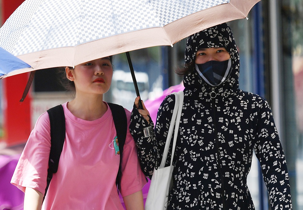 Noi lien tuc ghi nhan ky luc nang nong dau he hinh anh