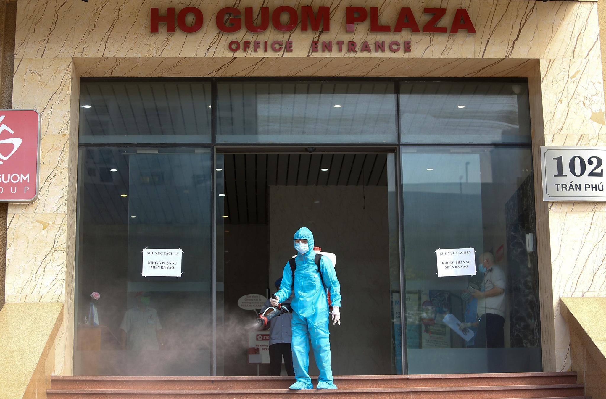 phong toa chung cu co ca mac Covid-19 anh 2