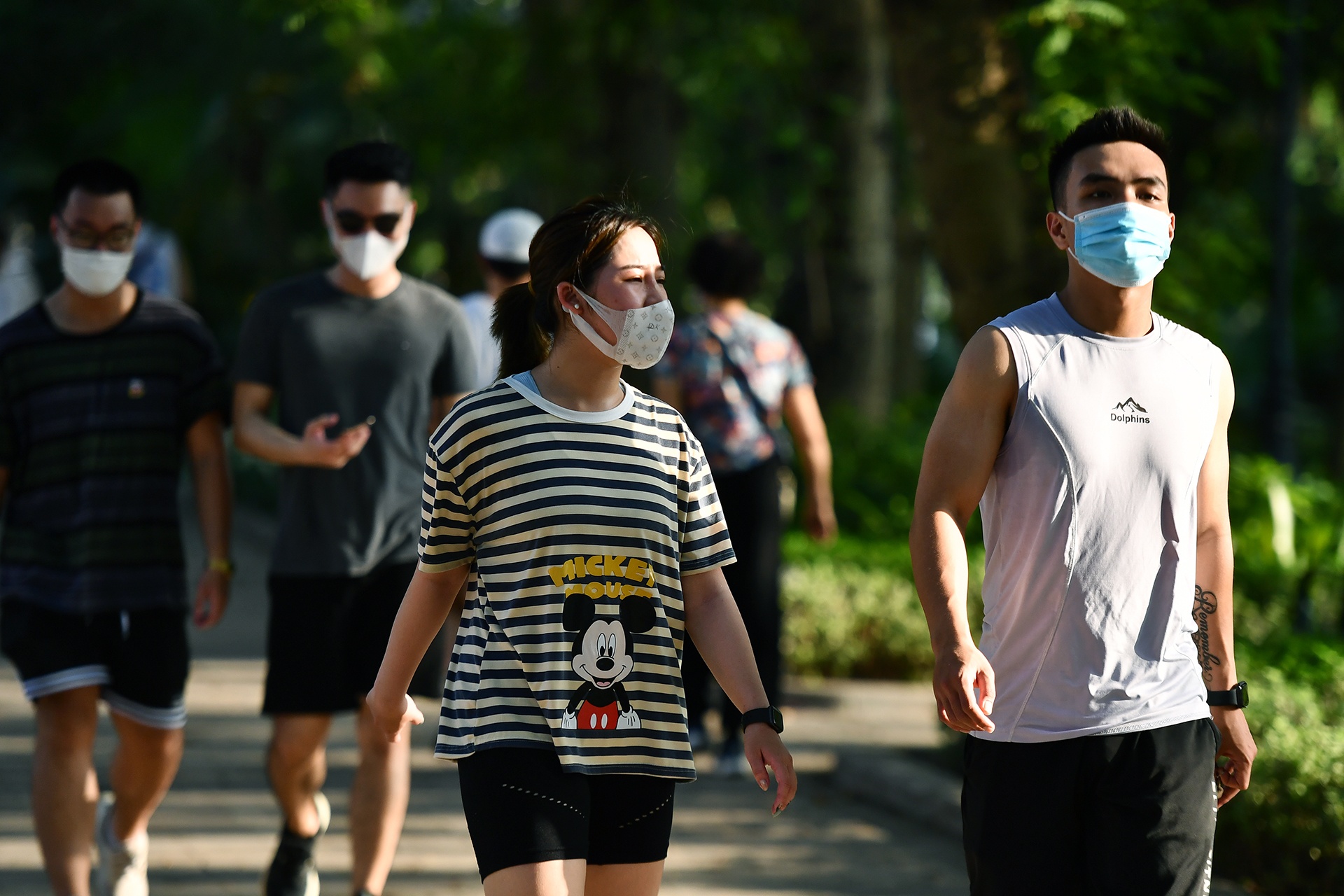 TP.HCM mua bat chot, Ha Noi nong 36 do C hinh anh