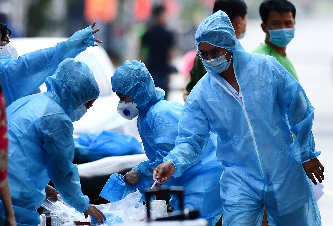 Bac Giang yeu cau nguoi lao dong khong roi khoi dia phuong hinh anh