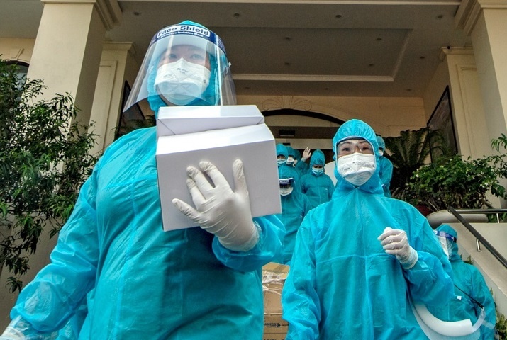 Yen Bai cu doan can bo y te ho tro Bac Giang chong dich hinh anh