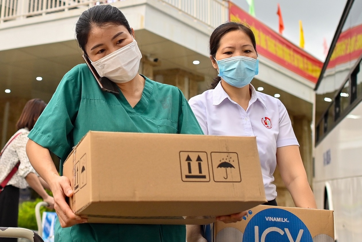 Chi vien them 51 y ta, bac si tu Thai Nguyen den Bac Giang chong dich hinh anh