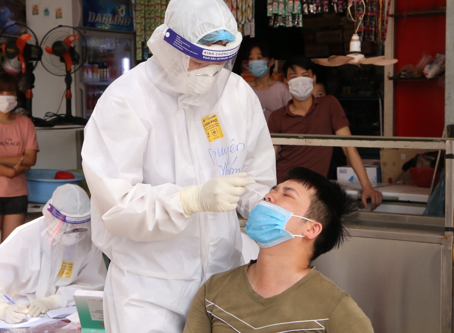 Bac Giang phat hien 98 nguoi duong tinh nCoV qua xet nghiem nhanh hinh anh