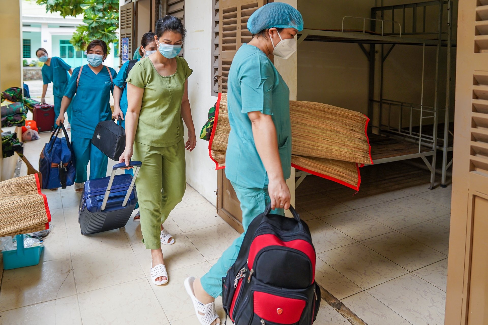 lay nhiem cheo trong khu cach ly anh 2