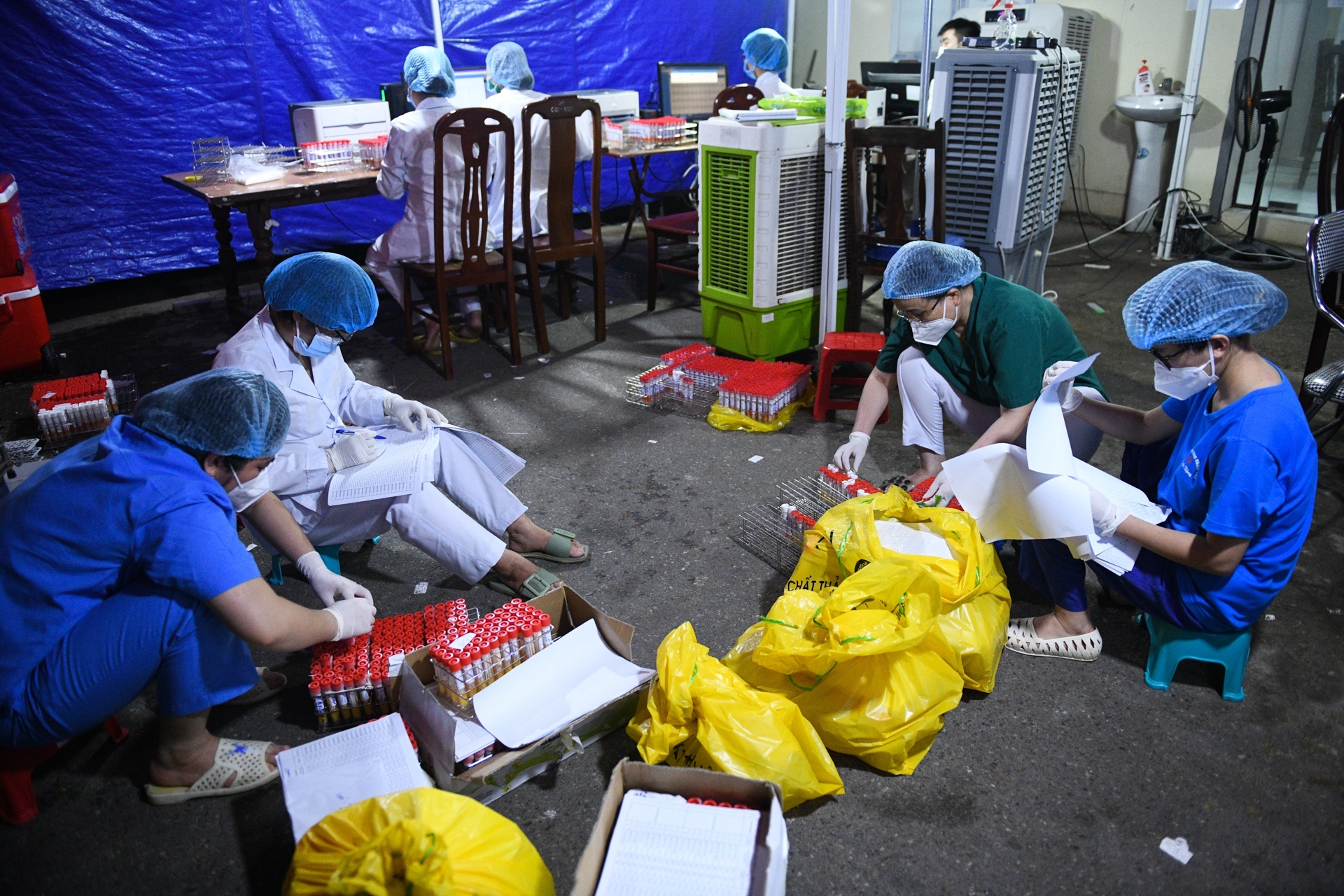 dinh chi can bo vi pham phong dich anh 1