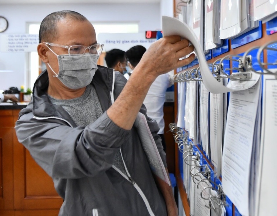 Lanh dao TP.HCM neu ly do bi danh gia thap ve cai cach hanh chinh hinh anh