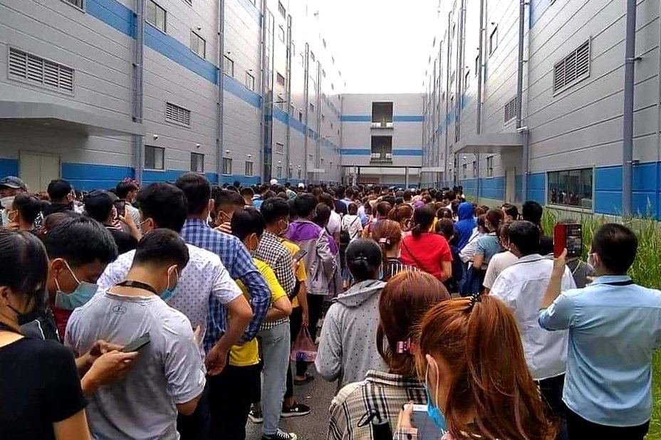 Hang nghin cong nhan o Bac Giang do xo di xet nghiem hinh anh