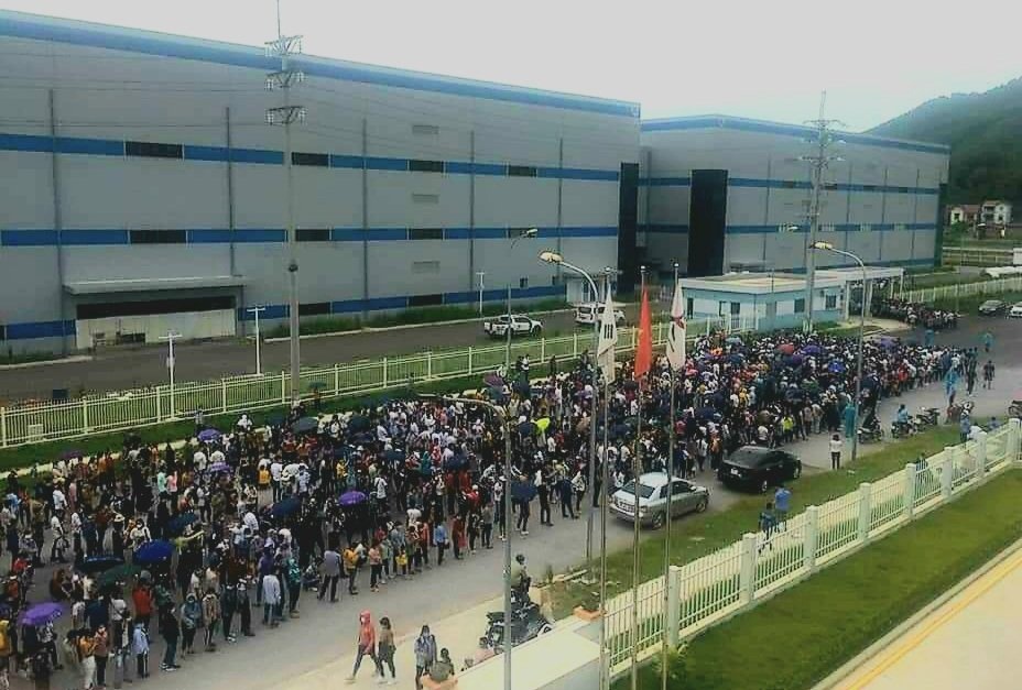 cong nhan do xo di xet nghiem anh 1