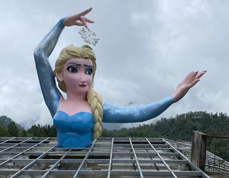 Tam dung hoat dong co so co buc tuong nu hoang bang gia hinh anh