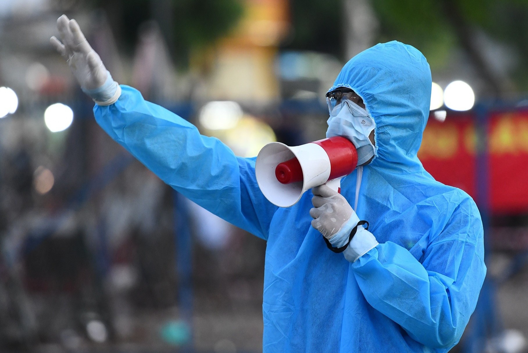 Gan 200 y bac si vao mien Nam chong dich hinh anh