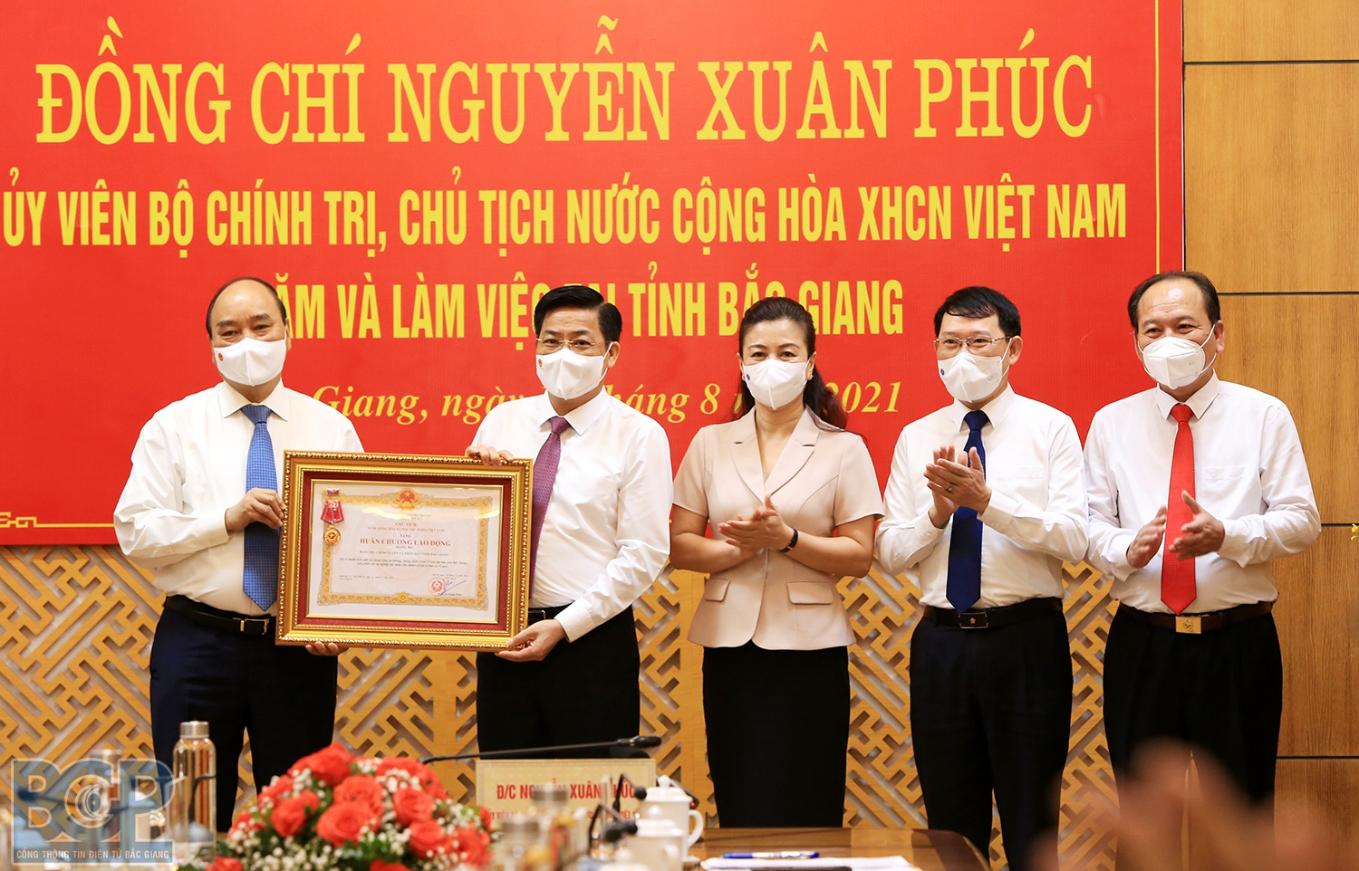 bac giang nhan huan chuong lao dong vi thanh tich chong dich anh 1