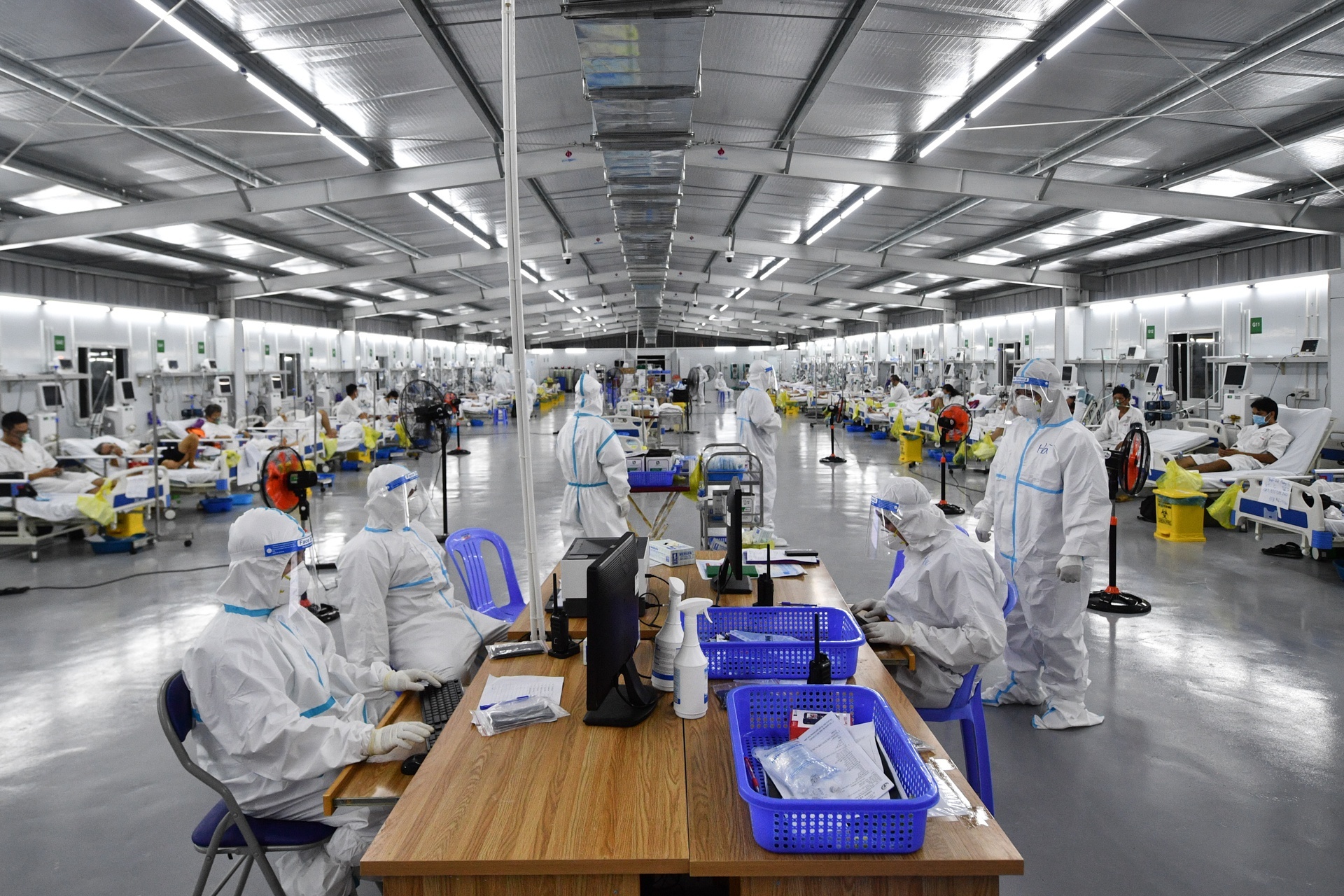 nhân viên y tế tuyến đầu chống dịch ảnh 2 nhan vien y te tuyen dau chong dich anh 2