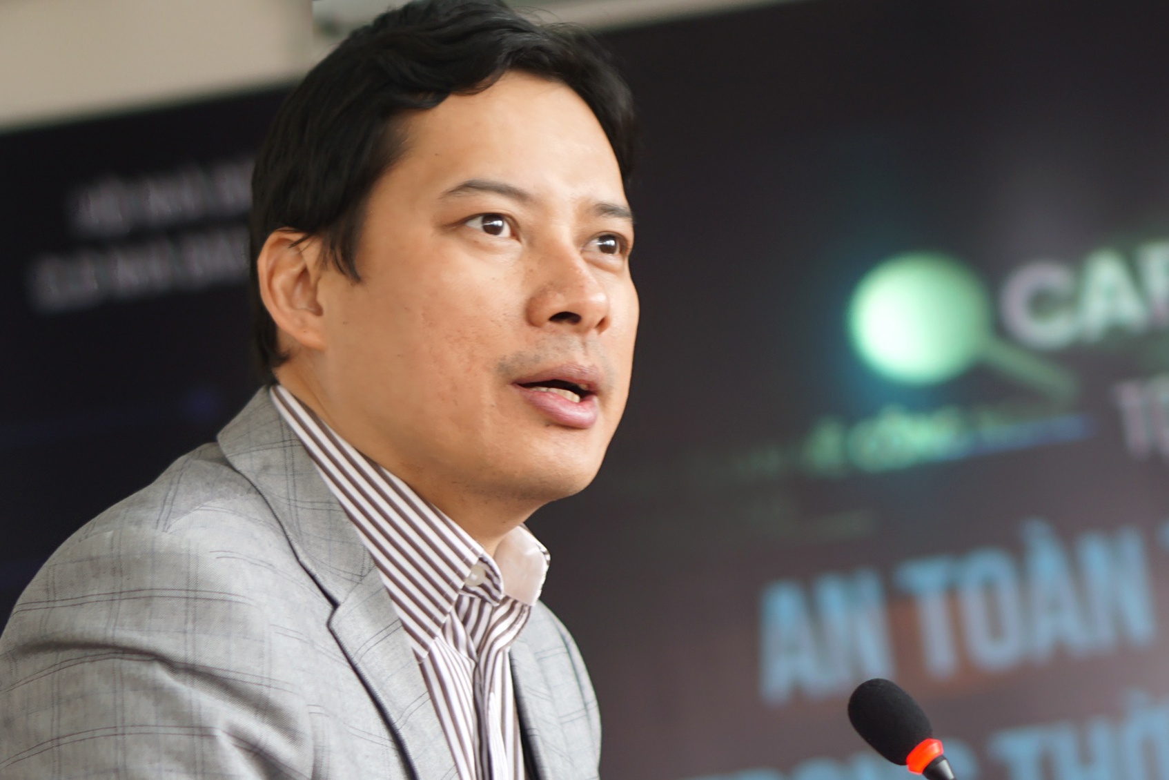 Ong Le Quang Tu Do: Doi thoai voi dan qua livestream chua co tien le hinh anh