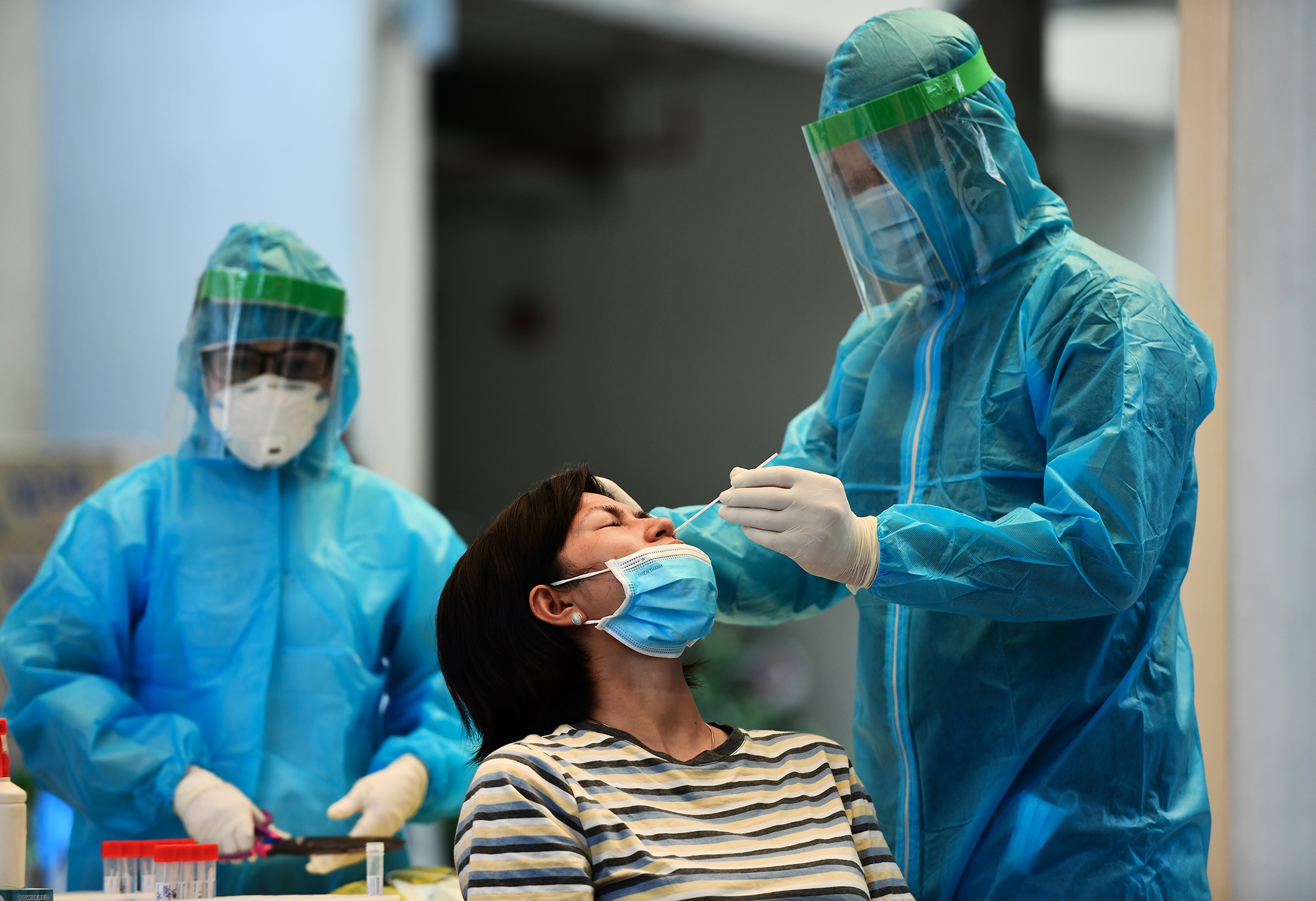 Them 10 ca nhiem nCoV, Ha Nam xet nghiem toan bo nguoi o TP Phu Ly hinh anh