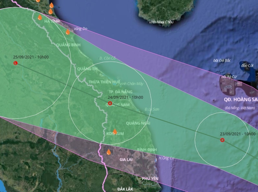 Vung ap thap manh len, mien Trung mua lon 300 mm hinh anh