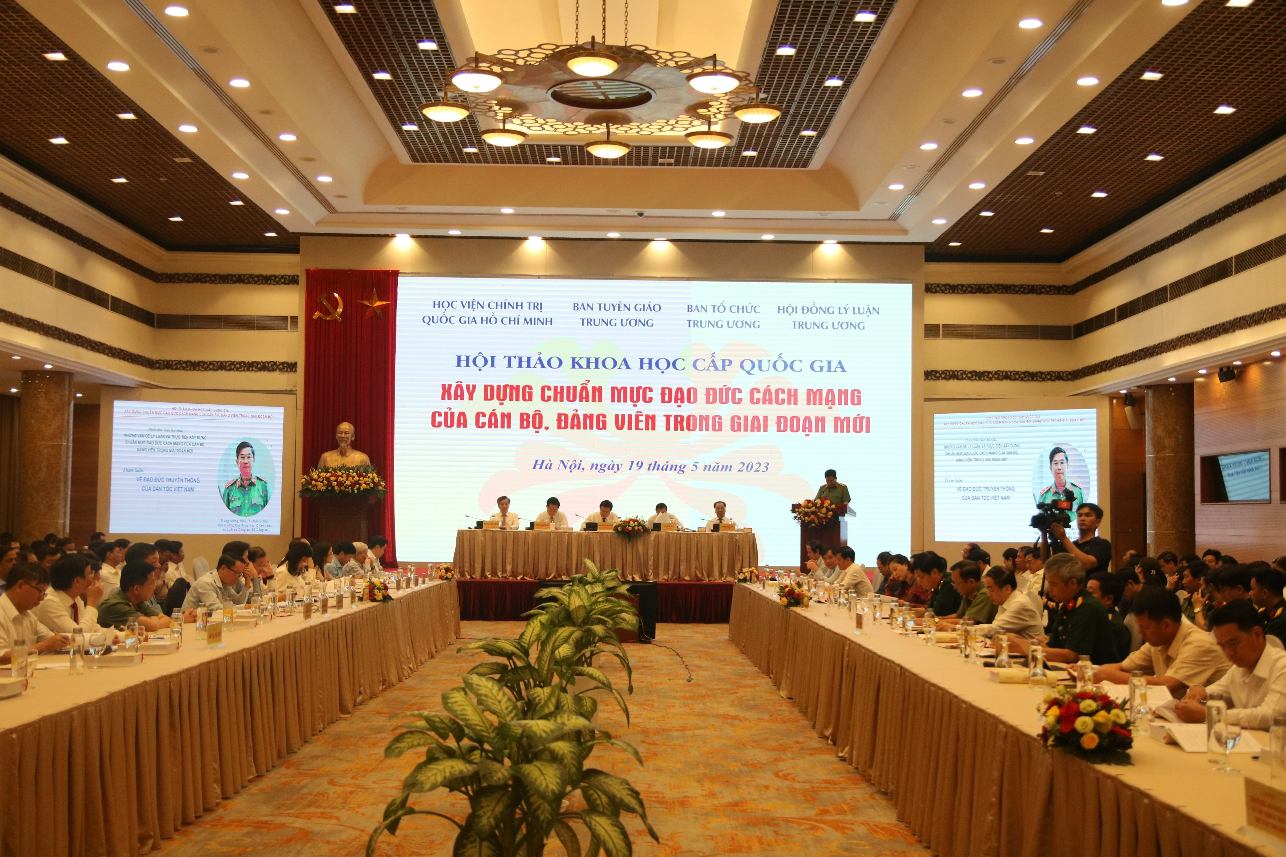 dao duc cach mang anh 2