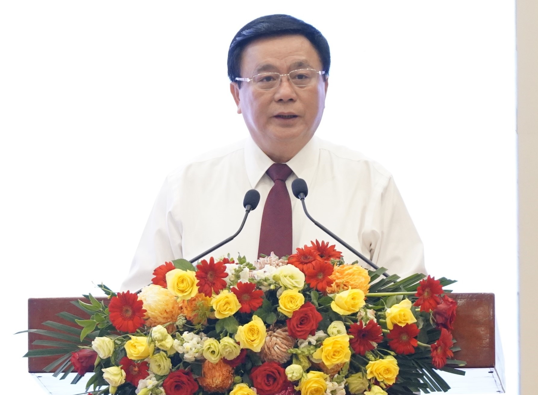 Xay dung chuan dao duc cach mang cua can bo, dang vien giai doan moi hinh anh