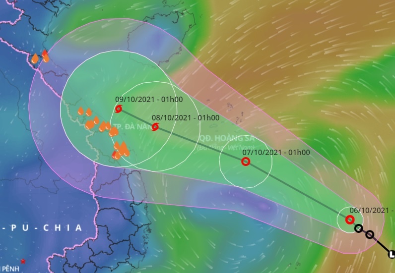 Ap thap nhiet doi manh len, mien Trung bat dau mua lon hinh anh