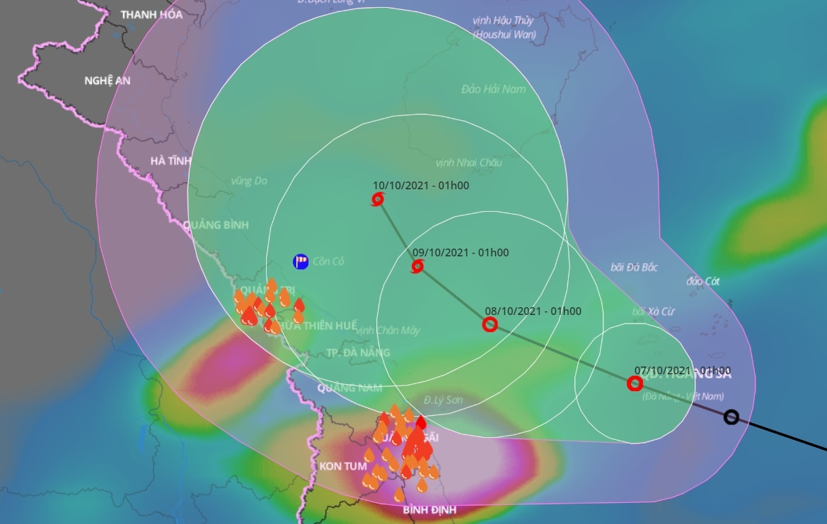 Ap thap nhiet doi di doc ven bien Quang Binh - Quang Ngai, mua rat to hinh anh