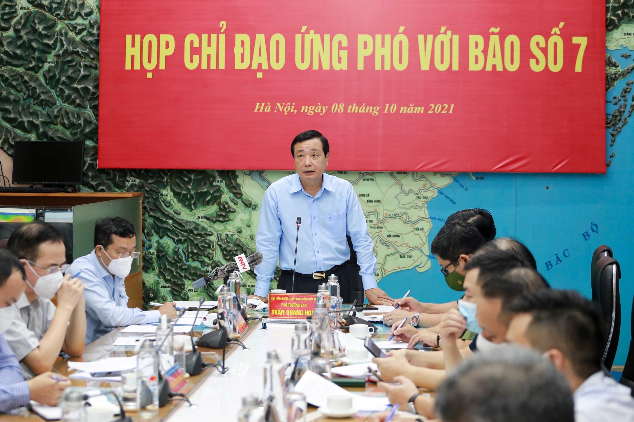 huy dong 60.000 can bo chong bao anh 2