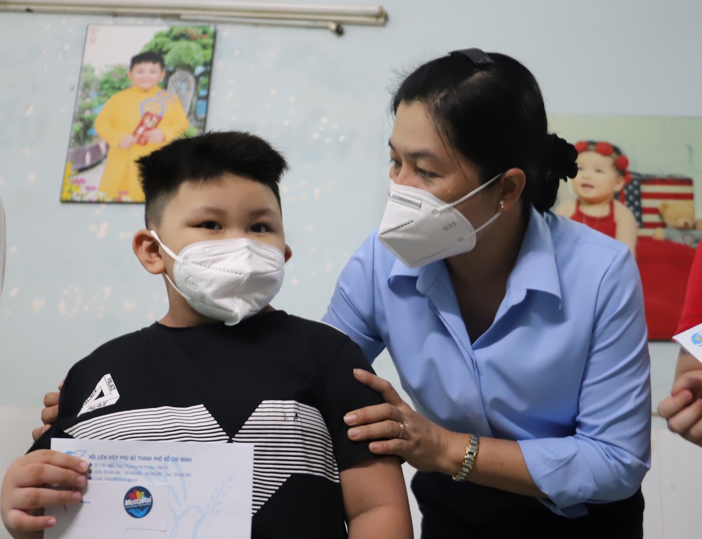 Hon 2.000 tre em mo coi do dich Covid-19 hinh anh