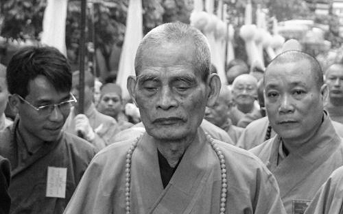 Tang le trang trong, don gian cua Duc Phap chu Thich Pho Tue hinh anh