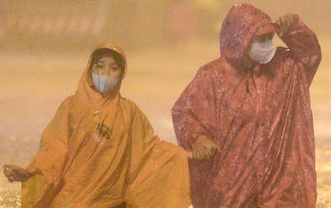 Mien Trung mua lon, Ha Noi ret 17 do C hinh anh