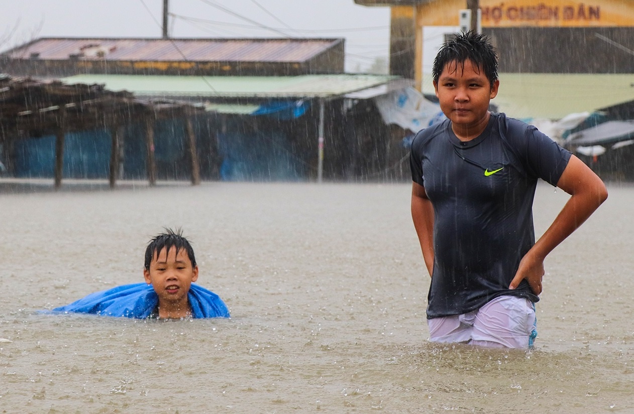 Hai dot mua sap toi o mien Trung dien ra the nao? hinh anh