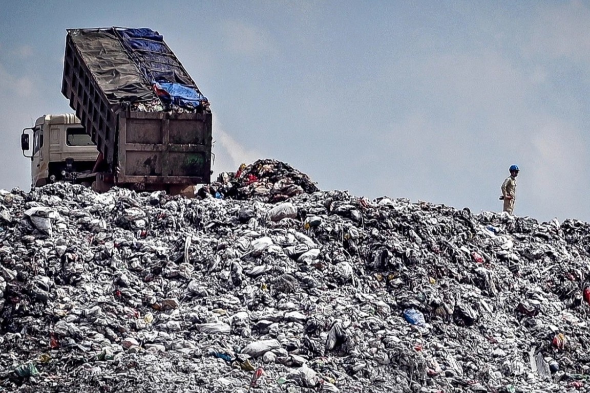 Bai rac Nam Son ngung tiep nhan rac vi nguy co mat an toan hinh anh