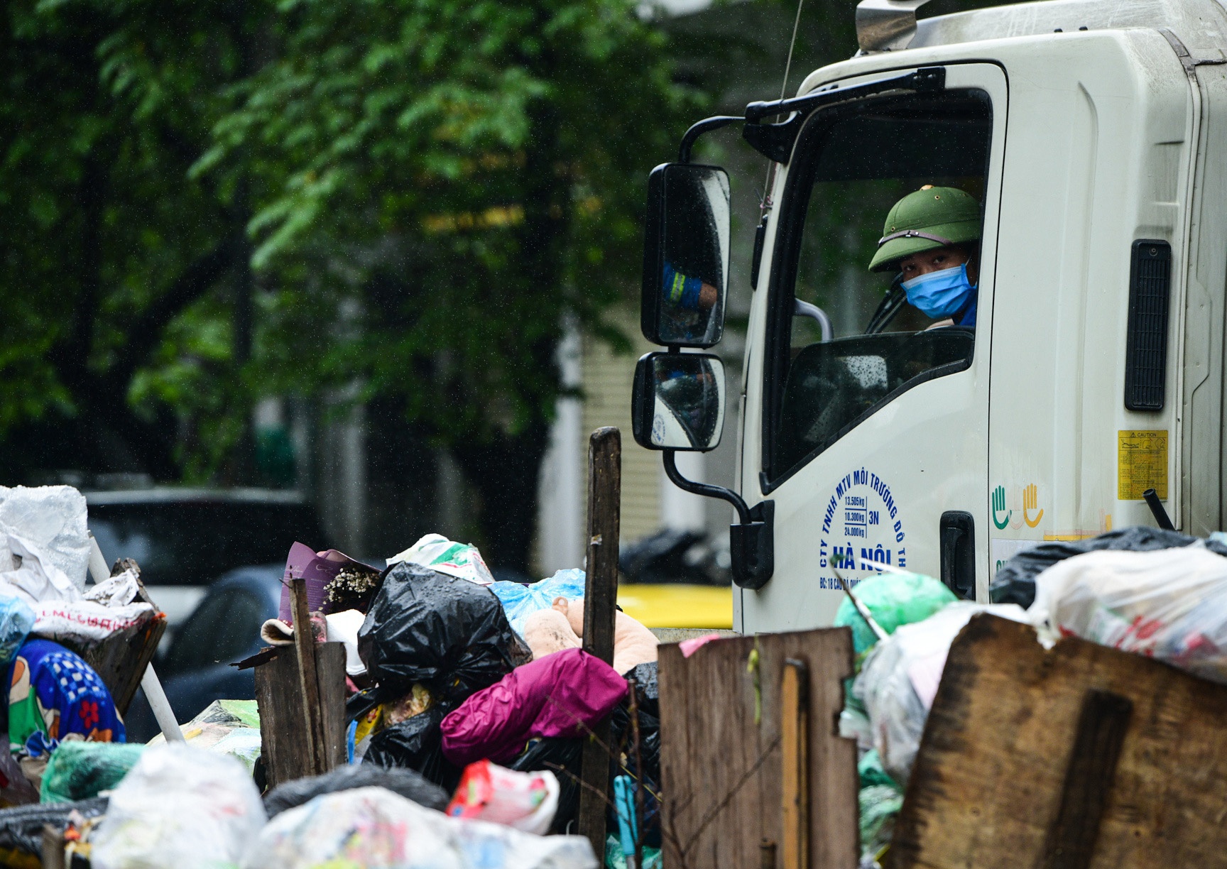 Bai rac Nam Son ngung tiep nhan, hon 5.000 tan rac se xu ly ra sao? hinh anh