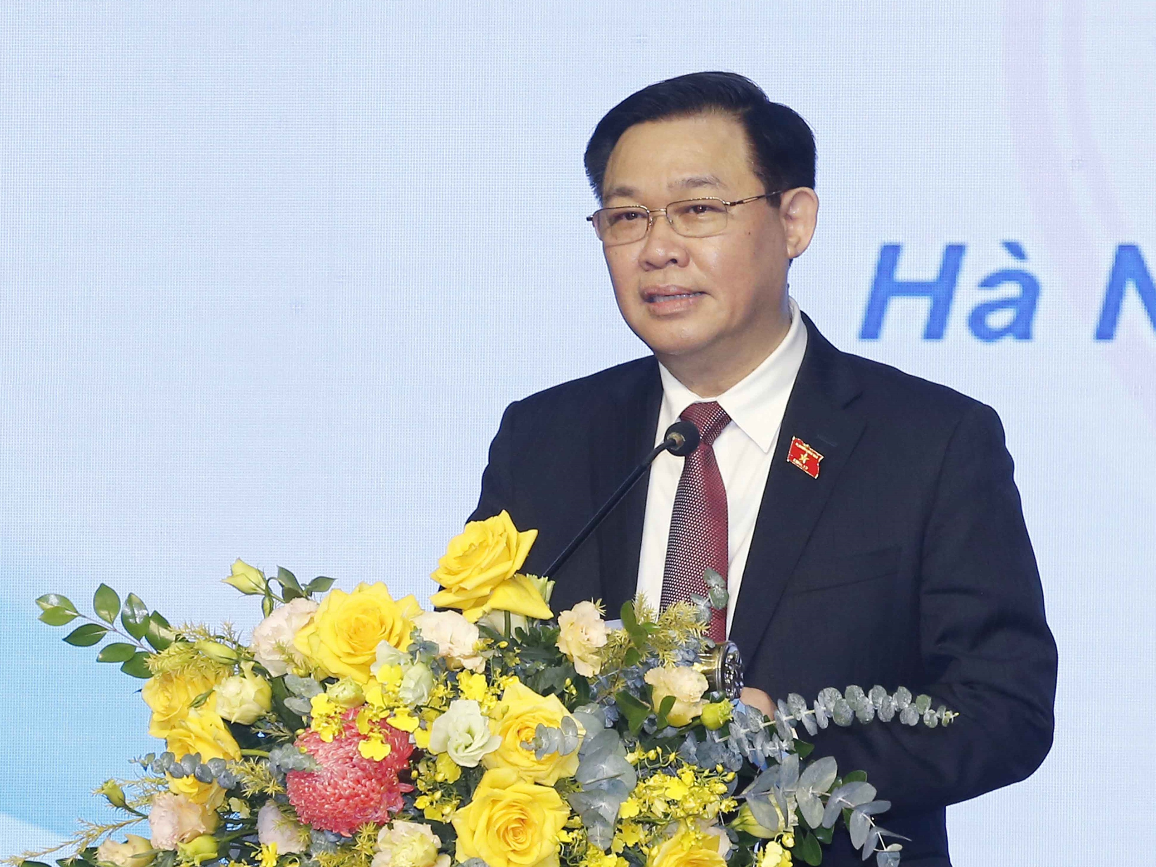 Chu tich Quoc hoi: Thay thuoc va thay giao duoc ton vinh o bat ky dau hinh anh