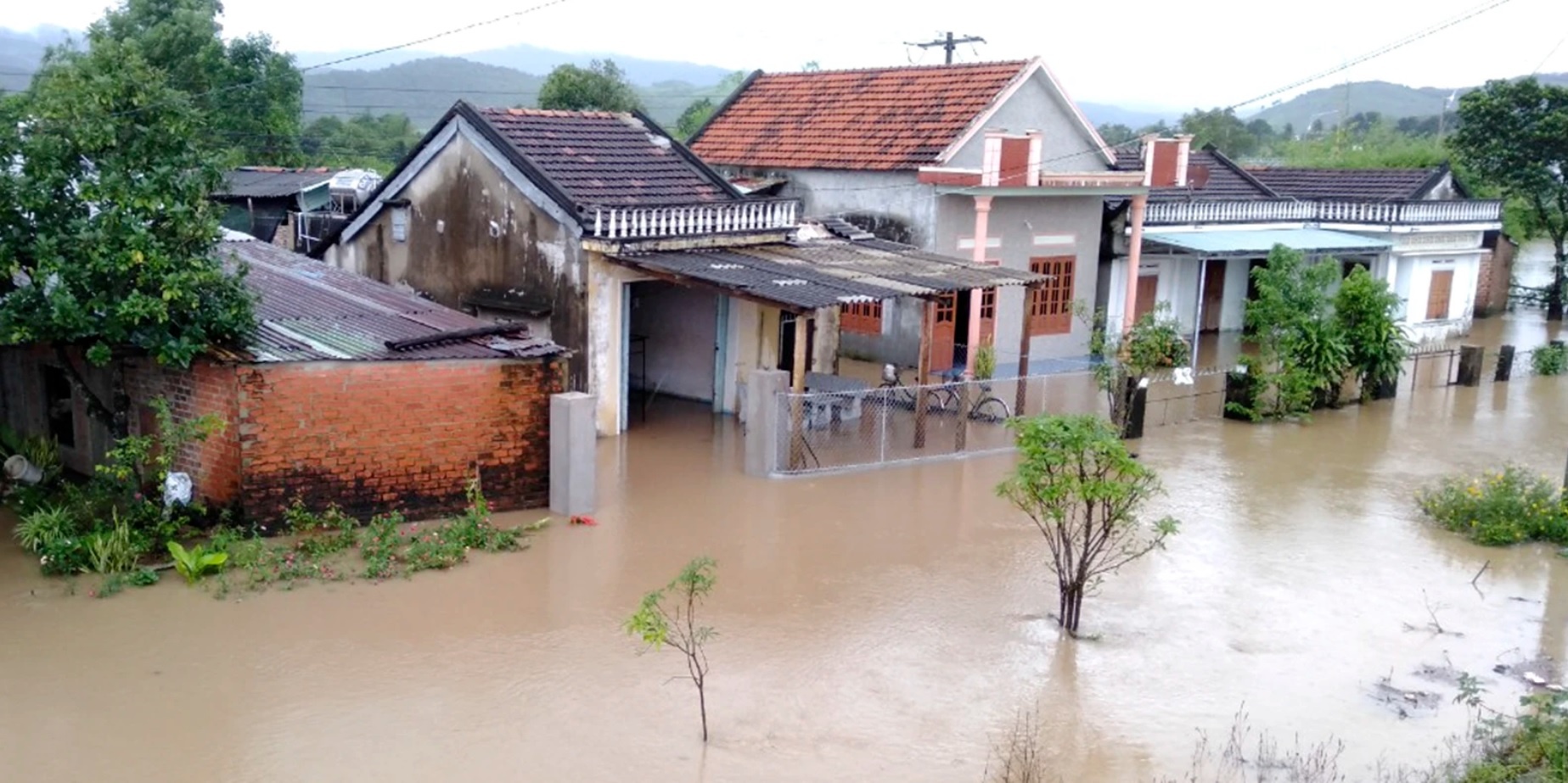 mua lu mien Trung lam chet 4 nguoi anh 1