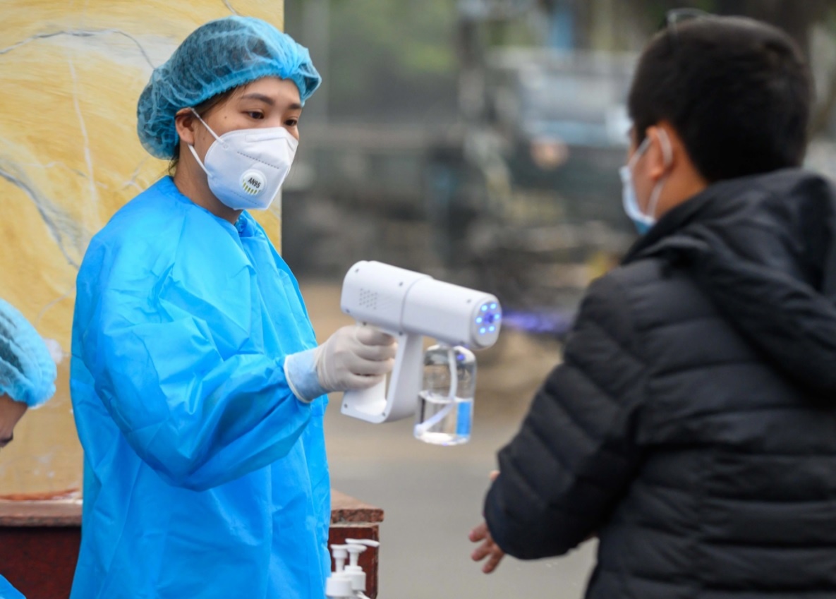 Vinh Phuc khuyen khich lap camera de giam sat nguoi cach ly hinh anh