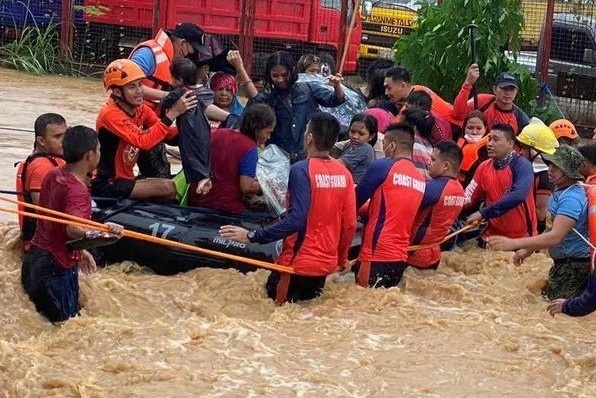 Canh tuong sieu bao Rai tan pha Philippines hinh anh