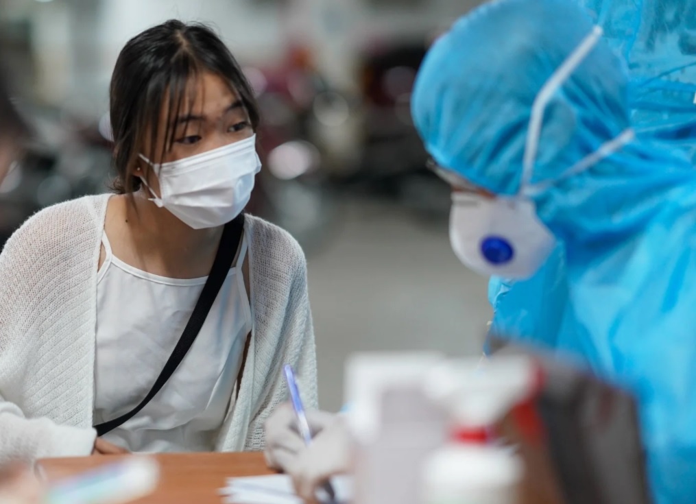 Quy dinh nguoi ve que an Tet: Noi thong thoang, noi siet chat hinh anh