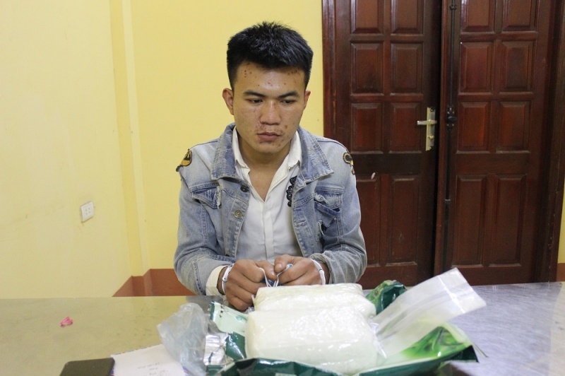 Nam thanh nien bi bat khi van chuyen thue cho anh ho 2 kg ma tuy da hinh anh