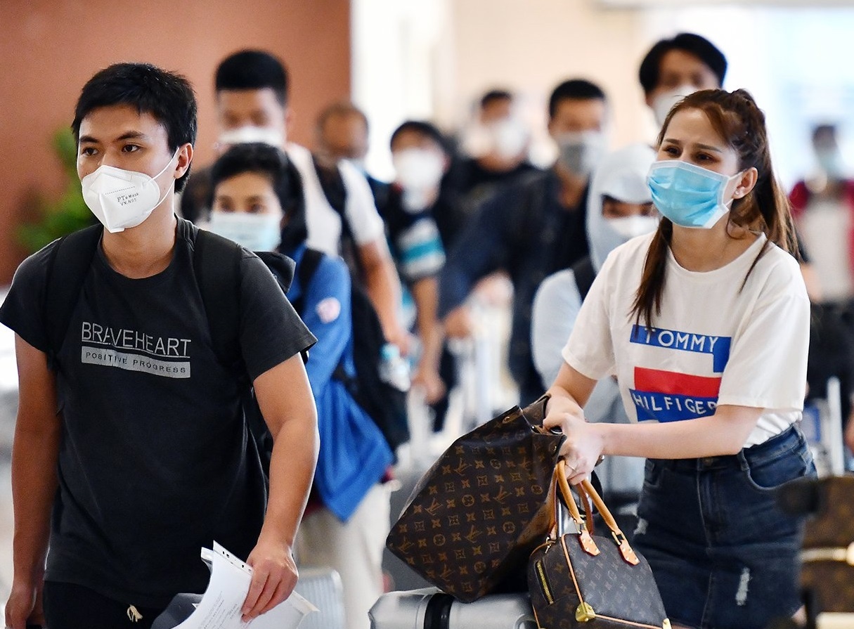 Ban khoan vi yeu cau xet nghiem tai tram y te khi ve que hinh anh