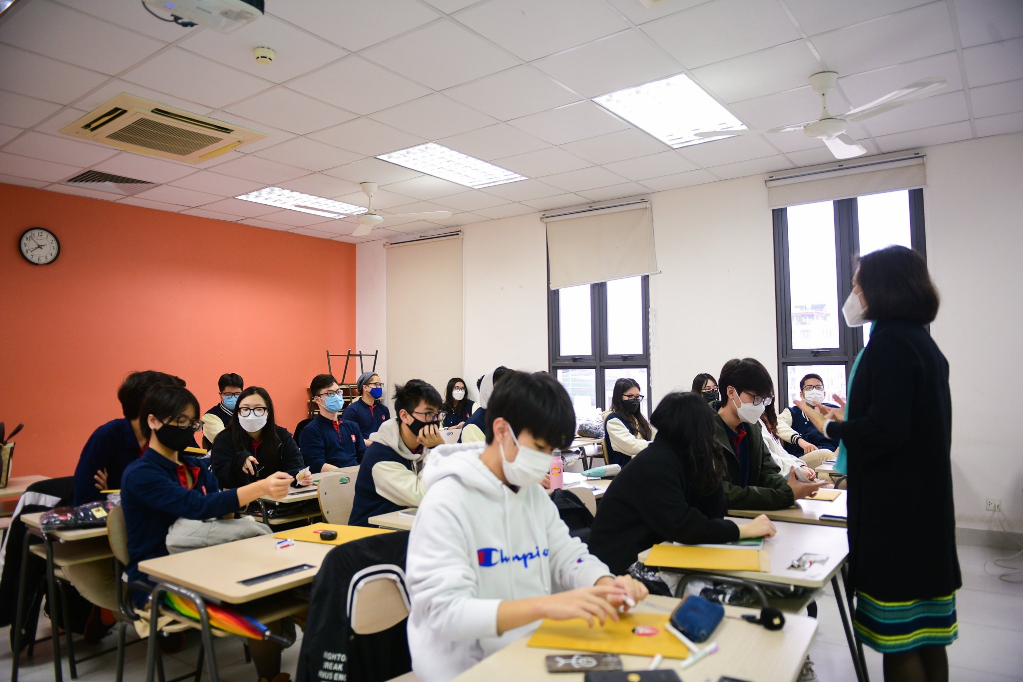 hoc sinh Ha Noi di hoc tro lai anh 2