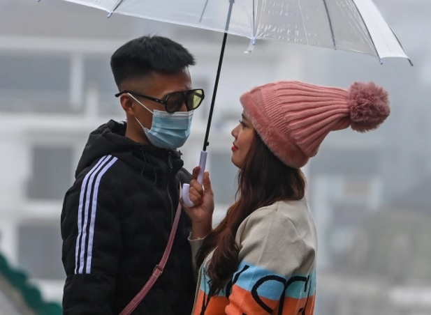 Ha Noi mua phun, ret 13 do C hinh anh