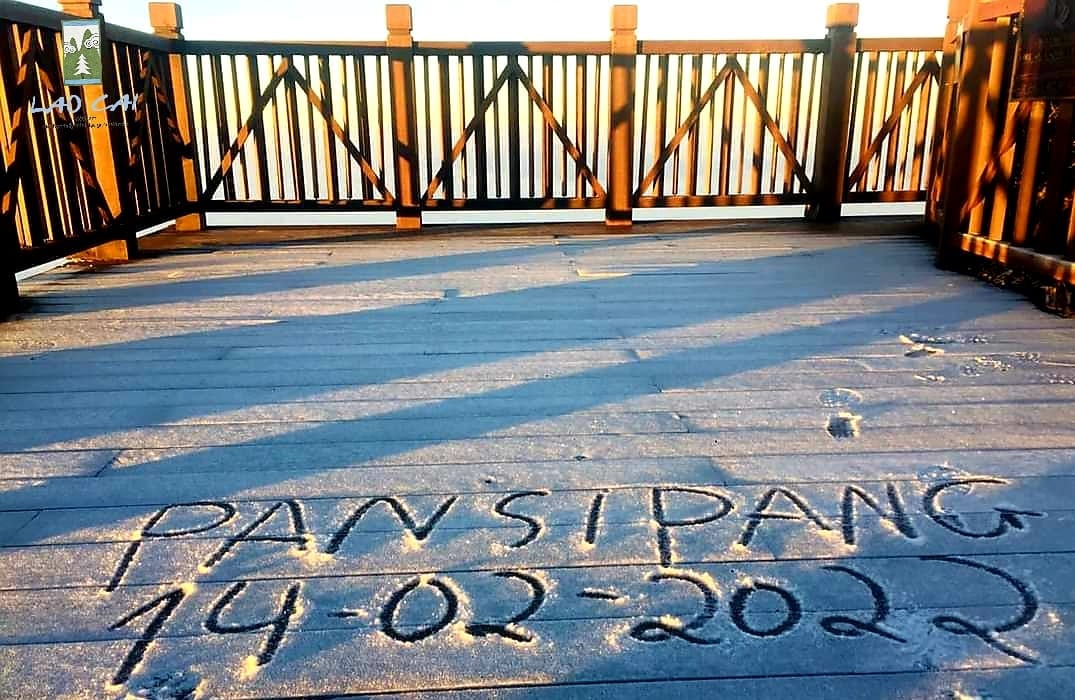 sương muối phủ trắng Fansipan ảnh 1 suong muoi phu trang Fansipan anh 1