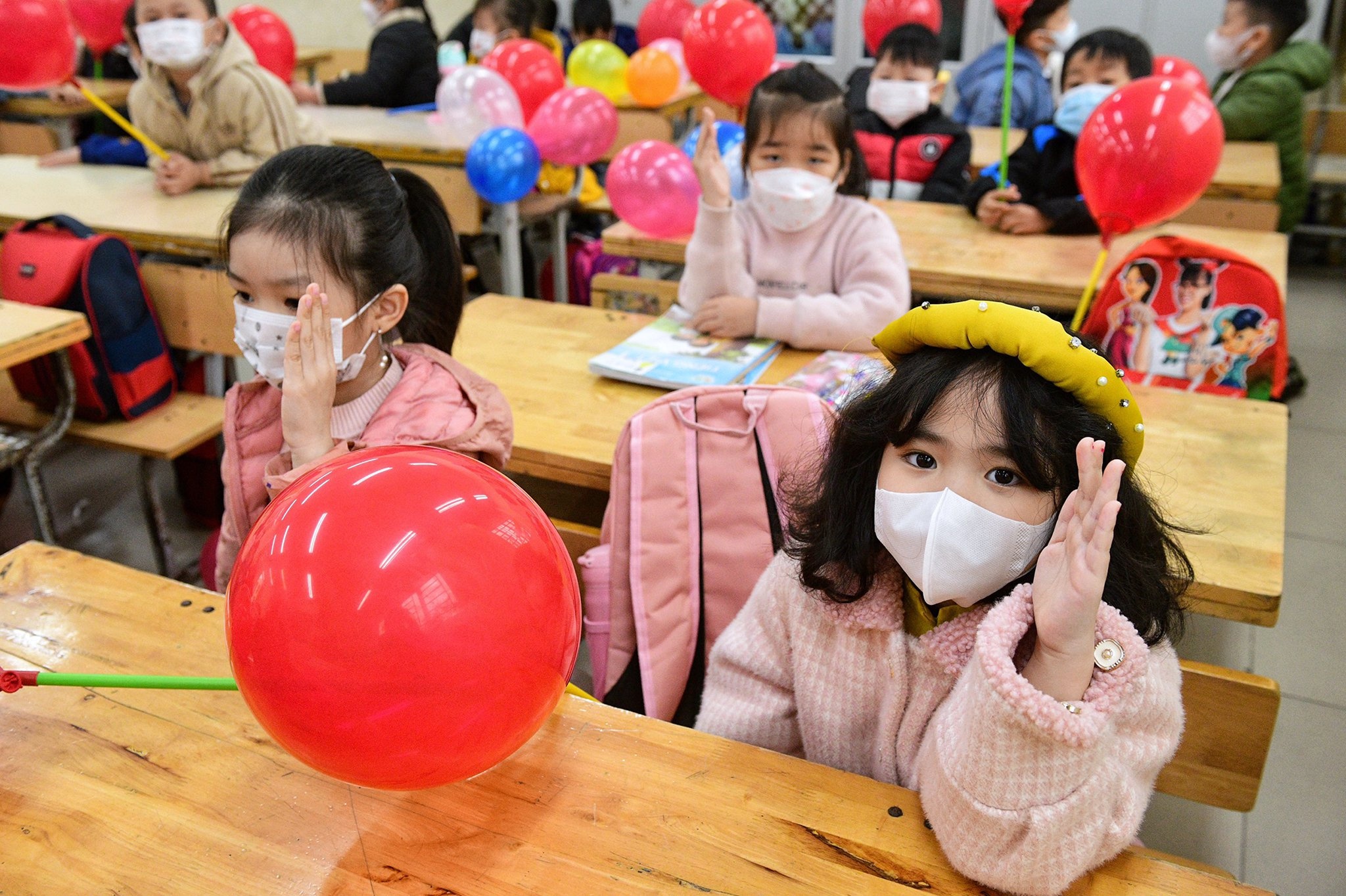 Hoc sinh lop 1 den lop 6 o noi thanh Ha Noi den truong tu 21/2 hinh anh