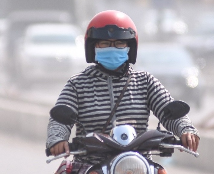 Suong mu, bui ban bao phu Ha Noi hinh anh