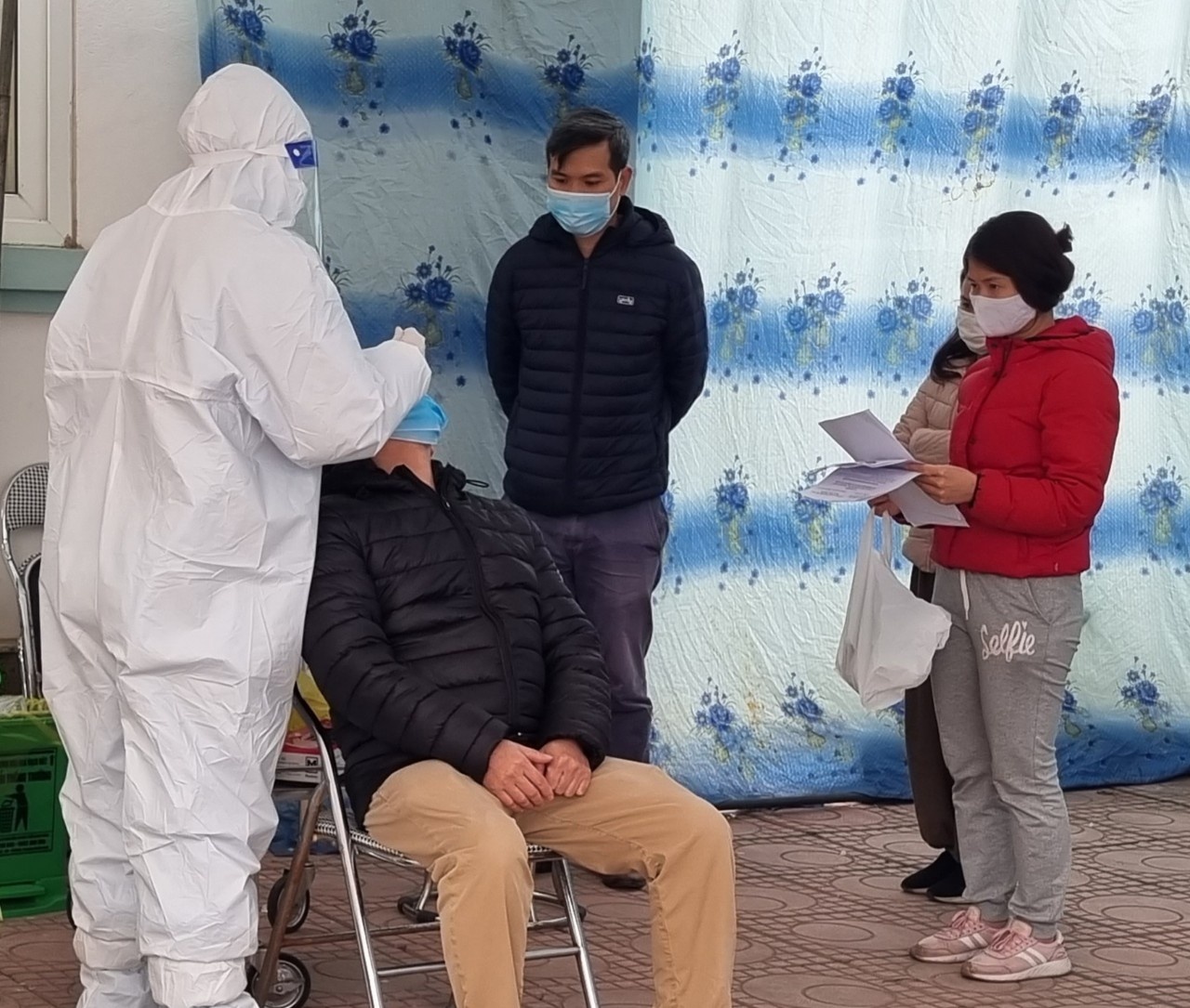 F0 o Ha Noi lam thu tuc huong bao hiem xa hoi the nao? hinh anh