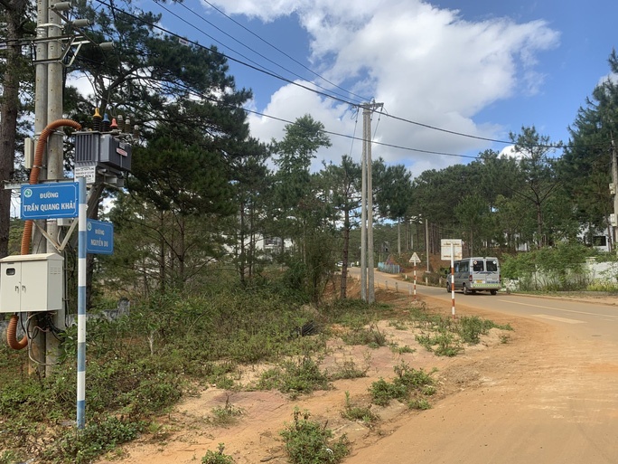 Chu tich huyen giao 5 lo dat biet thu tai Mang Den trai luat hinh anh