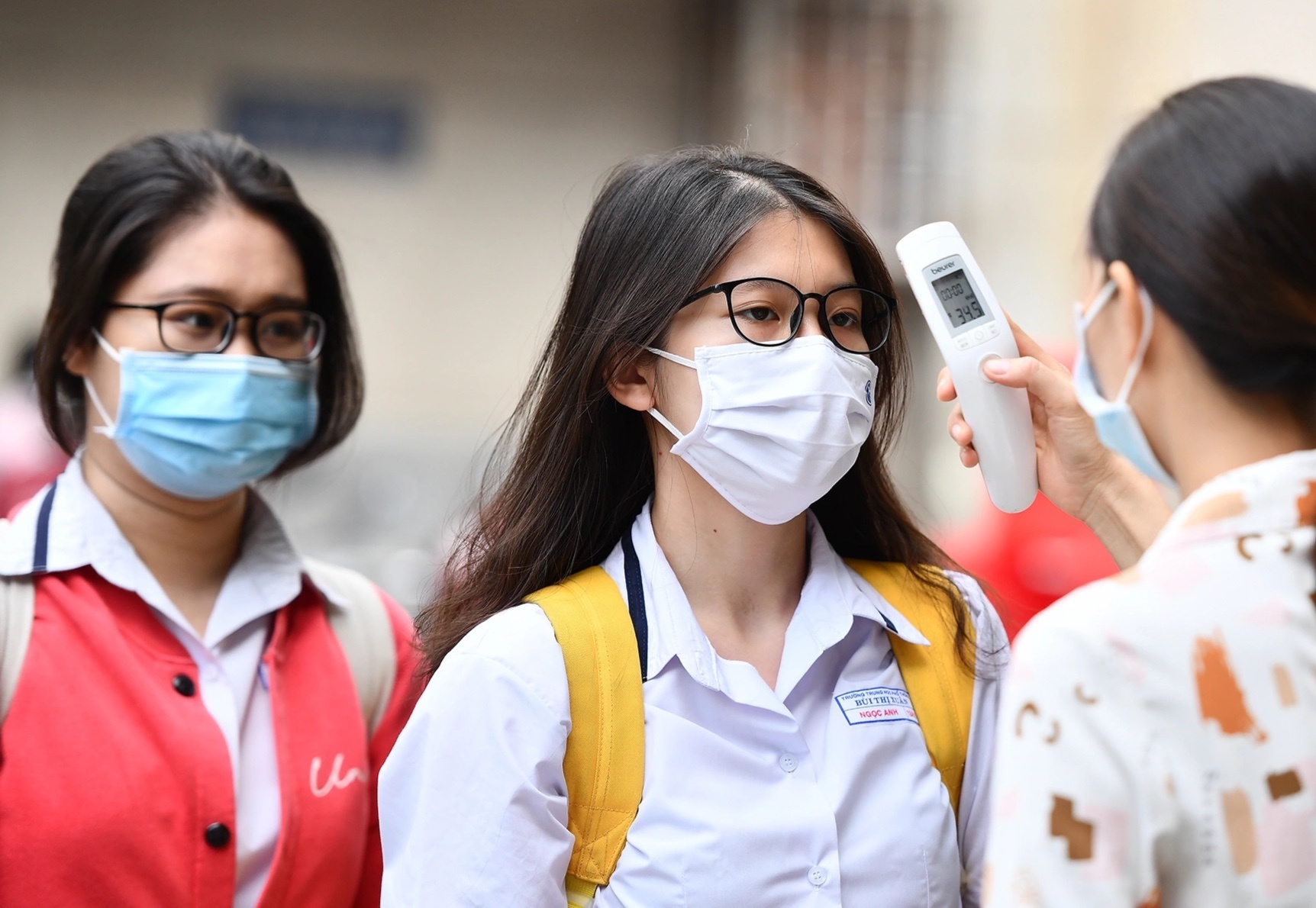 Ha Noi can cu so ca mac Covid-19 de cho hoc sinh lop 7-12 den truong hinh anh