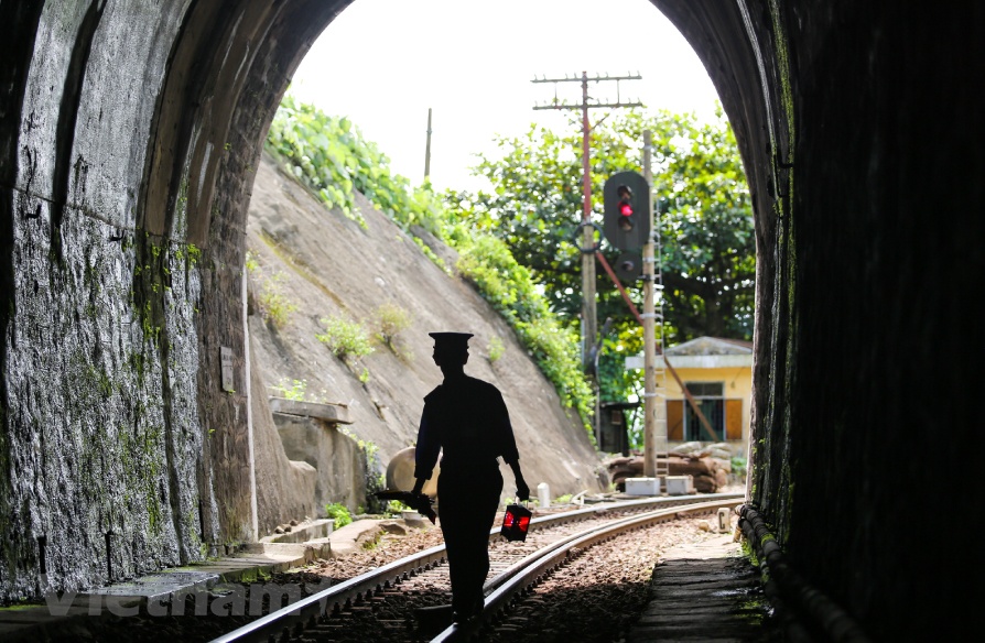 Nganh duong sat kien nghi hon 4.700 ty dong cai tao ham, cau yeu hinh anh